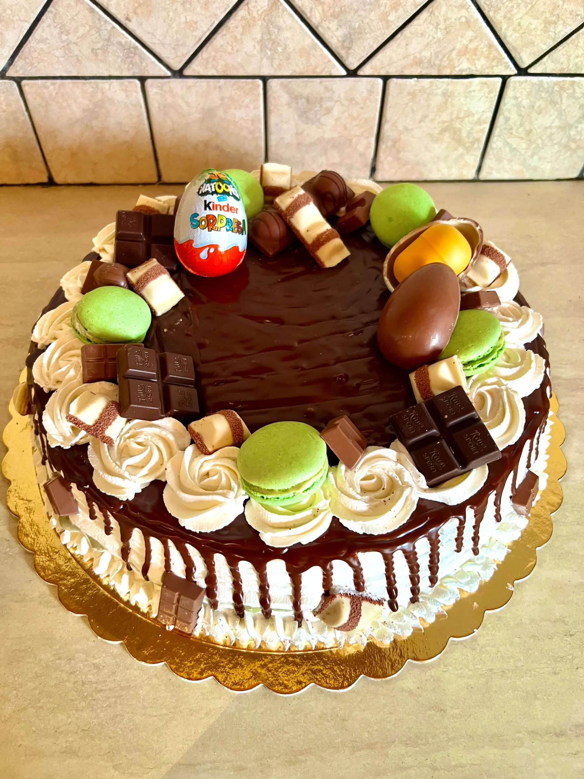 Kinder Deluxe cake